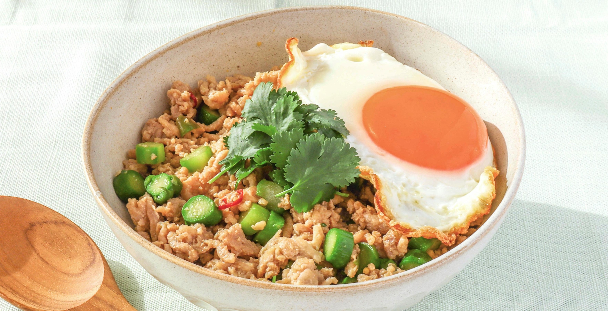 エスニック風豚そぼろ丼