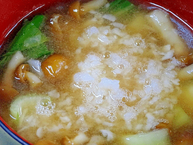 鬼おろしが旨い！　「なめこと青梗菜みぞれ汁」