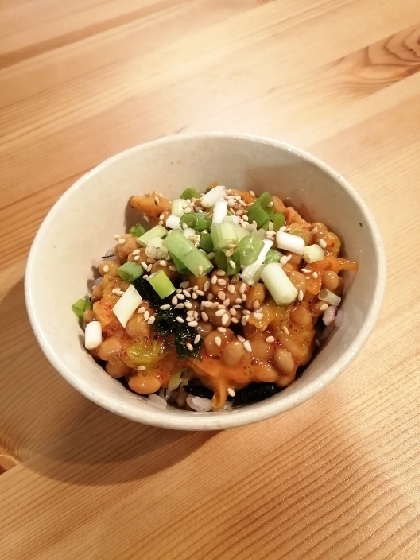 キムチ納豆は食欲がわきますね♪海苔の風味も良くてとってもおいしかったです☆