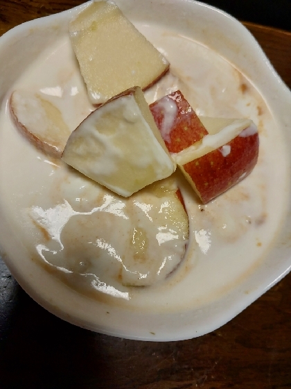 今日のヨーグルト♡ジャムりんごレーズンチョコのせて