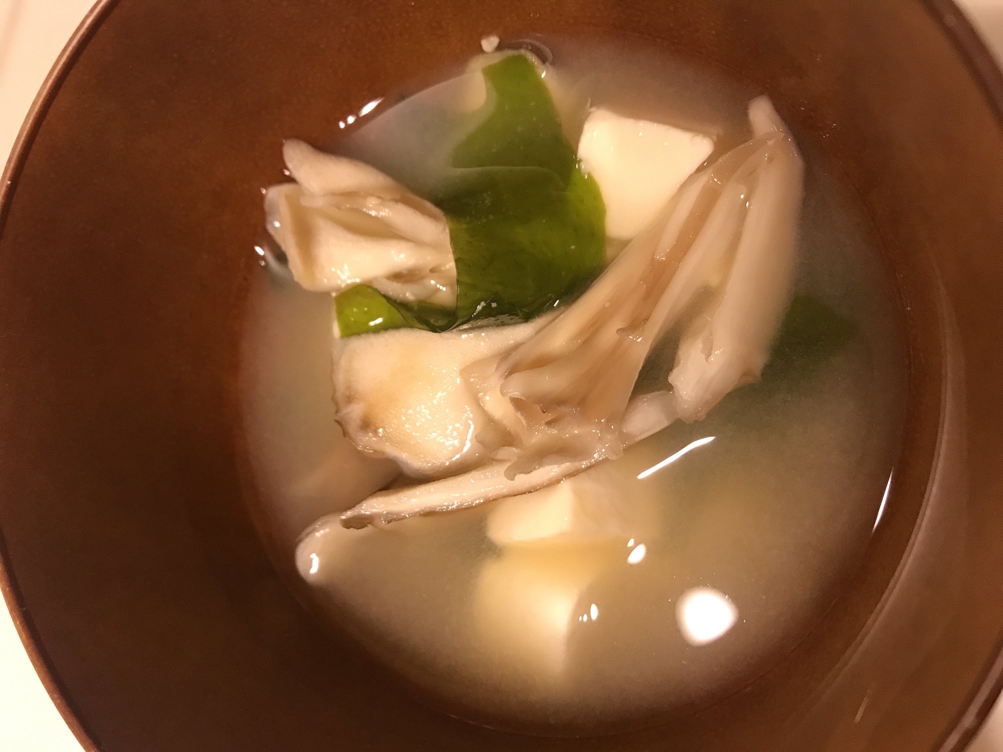 豆腐とわかめと舞茸のお味噌汁