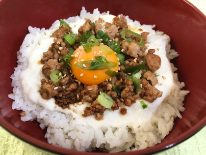 主夫がつくる豚そぼろのとろろ丼