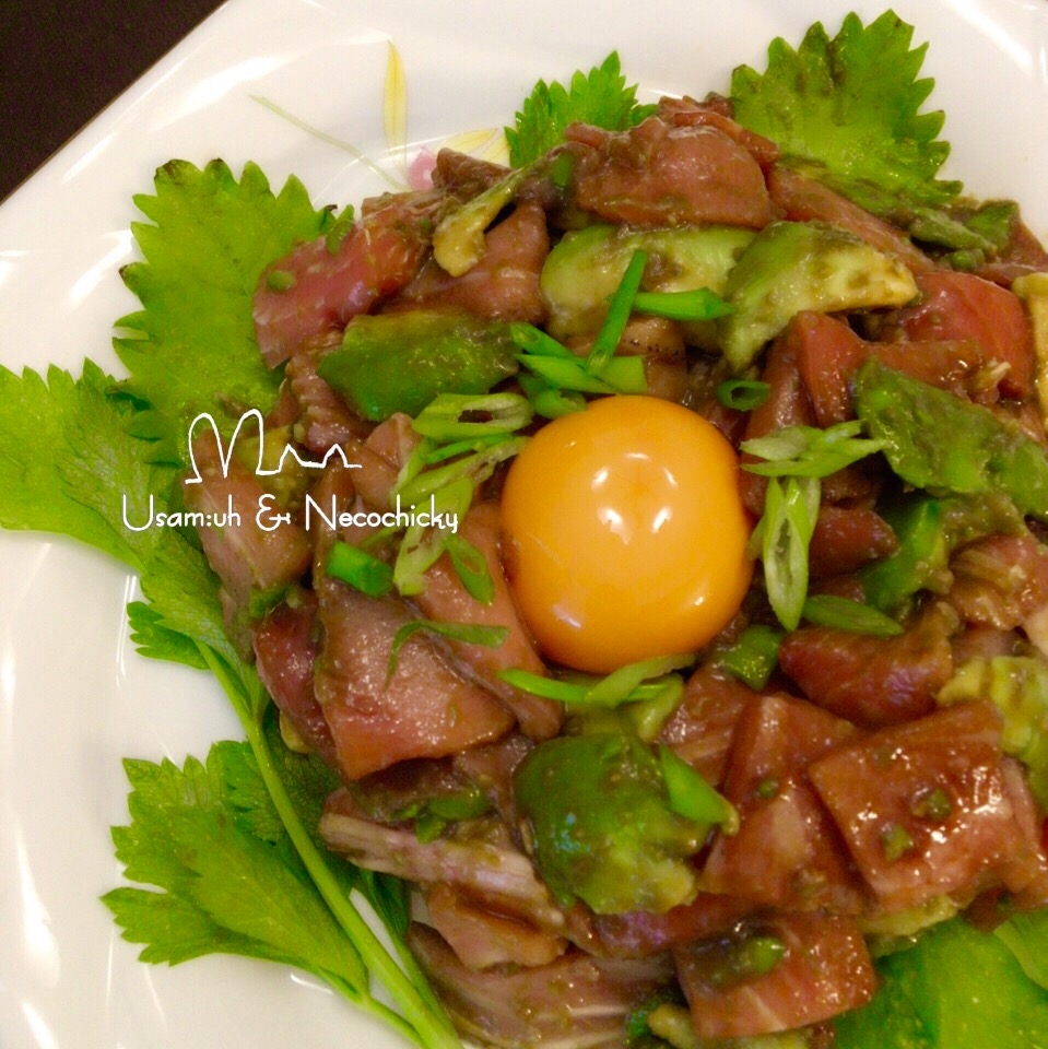 アボカドとマグロすき身のポキ風ユッケ