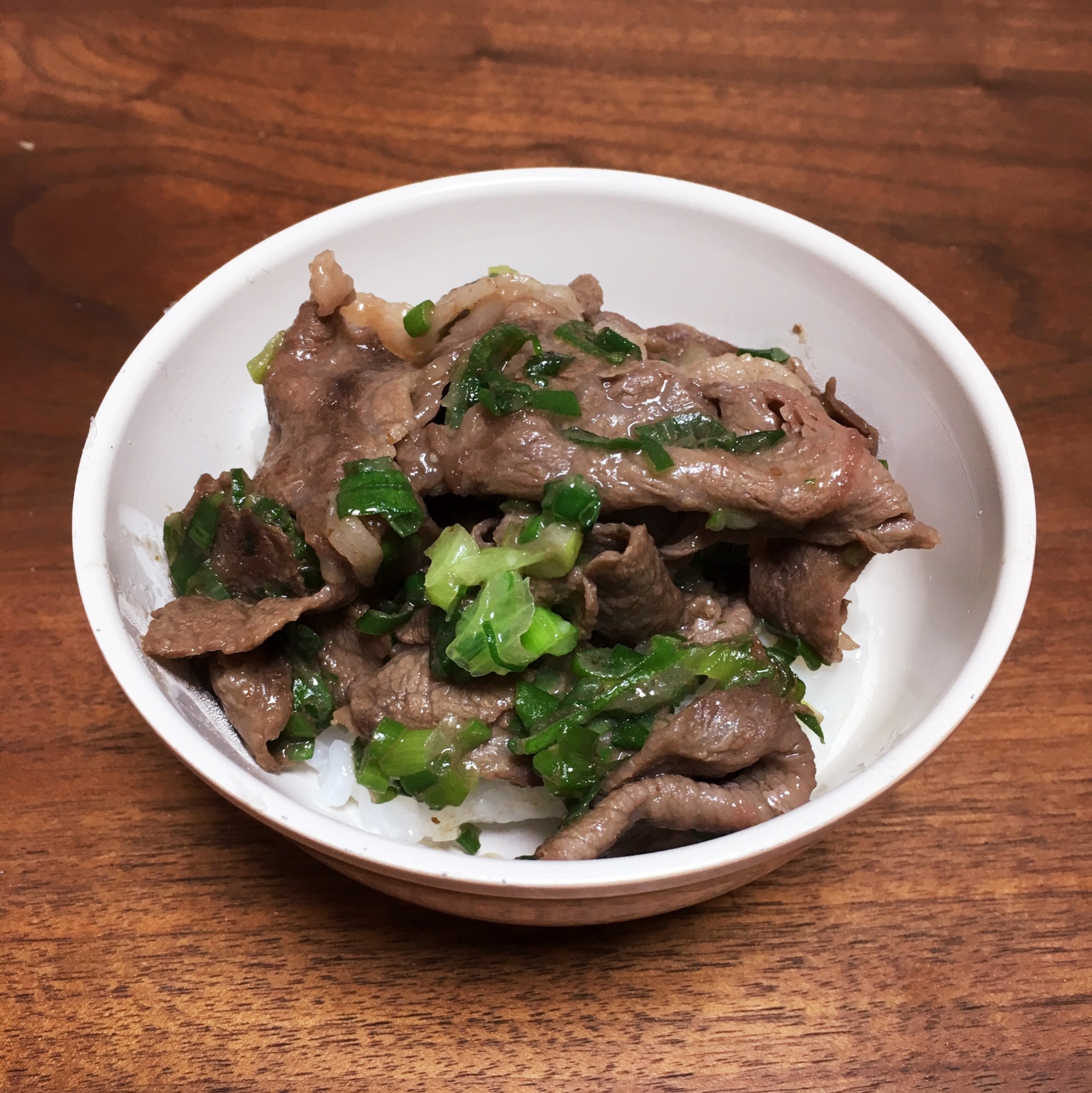 ネギの青い部分を捨てないで！ネギ塩焼肉丼