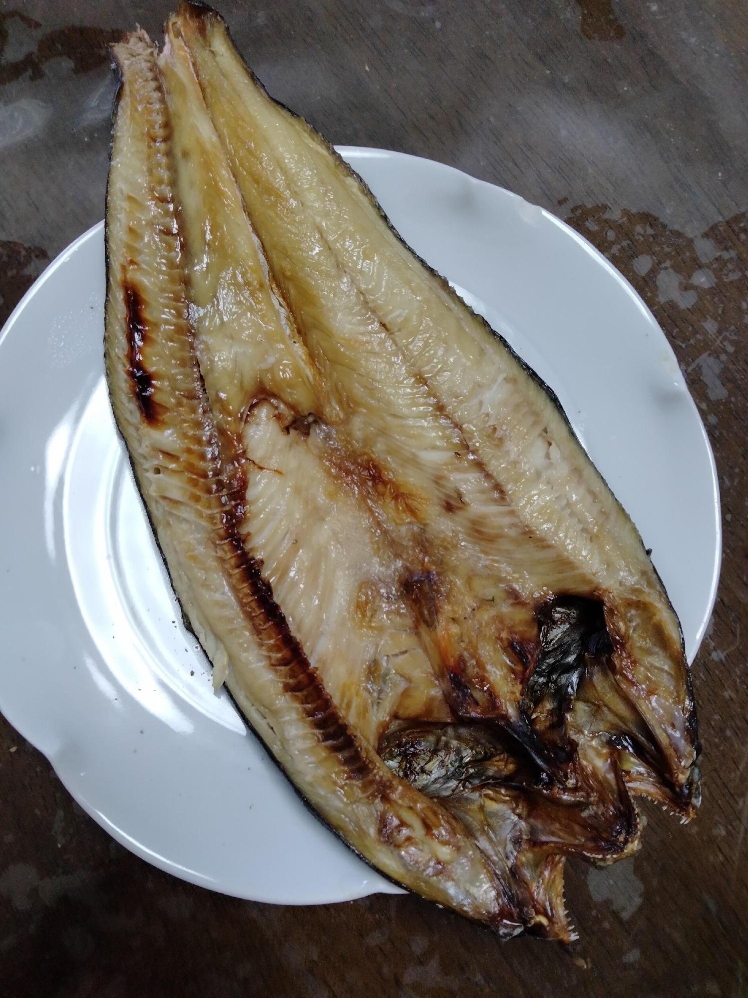 フライパンで焼くほっけ