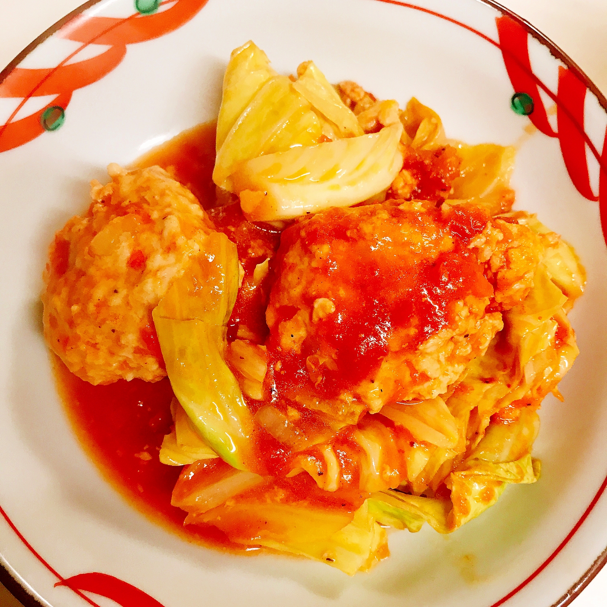 形なんて気にしない!キャベツと鶏団子のトマト煮