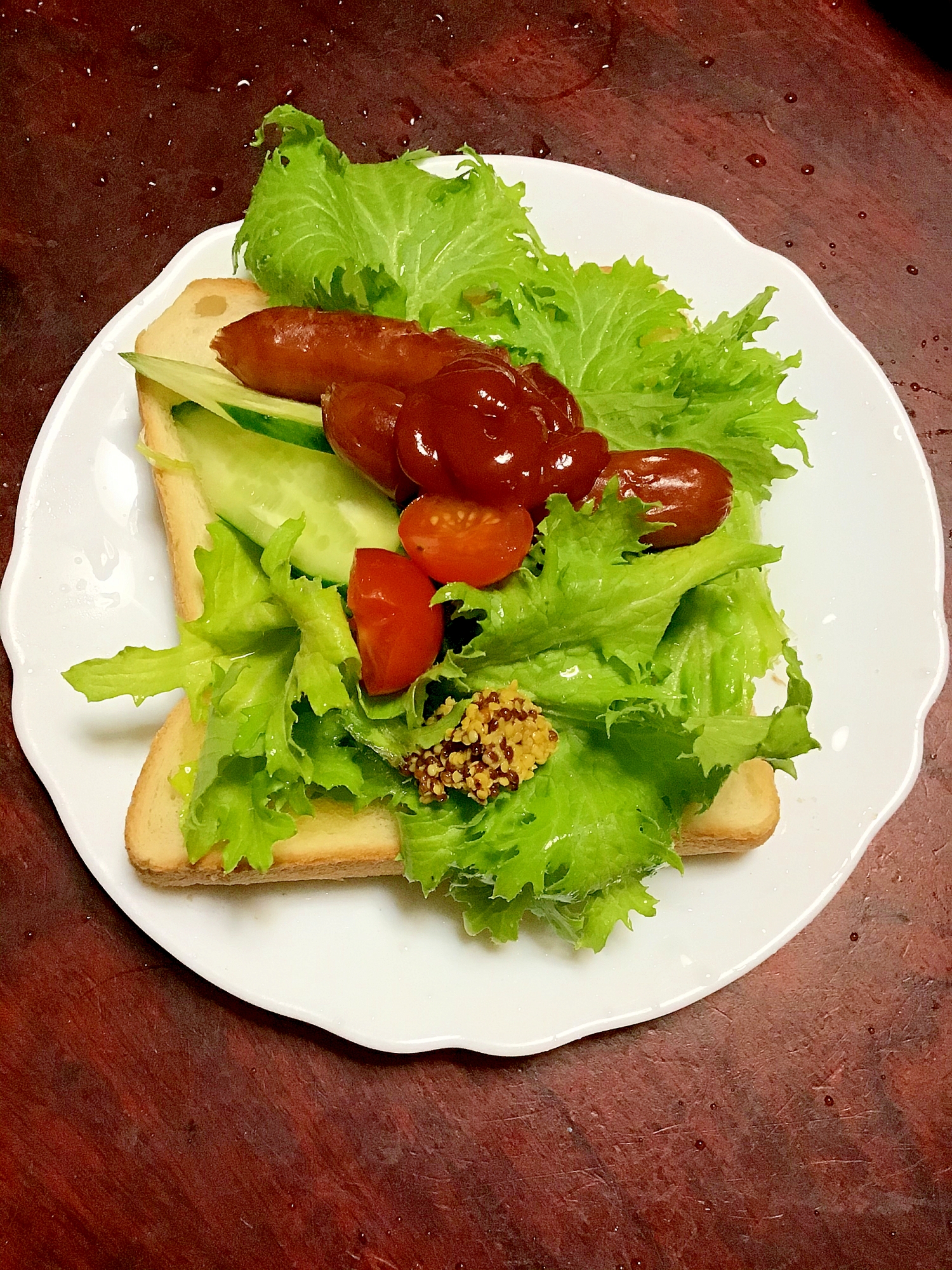 ワサビ菜と胡瓜とミニトマトとチョリソーの食パン。