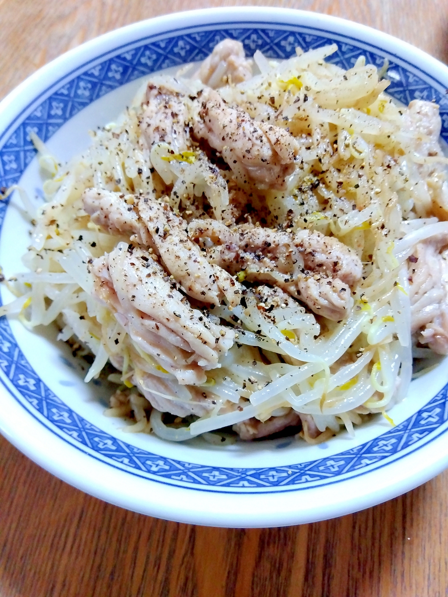 せせりともやしの塩炒め