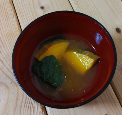 かぼちゃとほうれん草の味噌汁