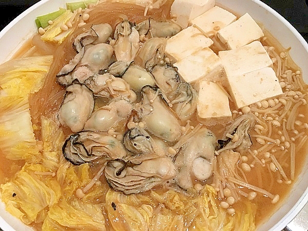 香ばし味噌の牡蠣の土手鍋