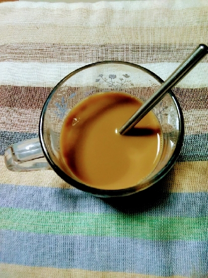 ほろ甘コーヒー美味♥蜂蜜を黒蜜に、あとミルクもプラス♥ごちそうさまでした♪きょうは朝から大雨…美味しい物飲んで、食べて…(≧∇≦)素敵な１日になりますよ～に♪