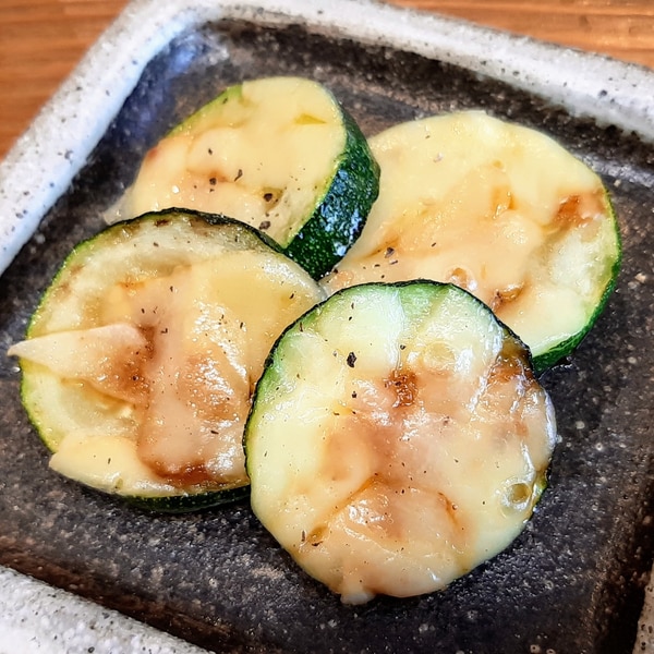 焼肉のタレで簡単 ズッキーニのチーズ焼き レシピ 作り方 By Mttia 楽天レシピ 焼肉のタレで簡単 ズッキーニのチーズ焼き レシピ 作り方 By Mttia 楽天レシピ
