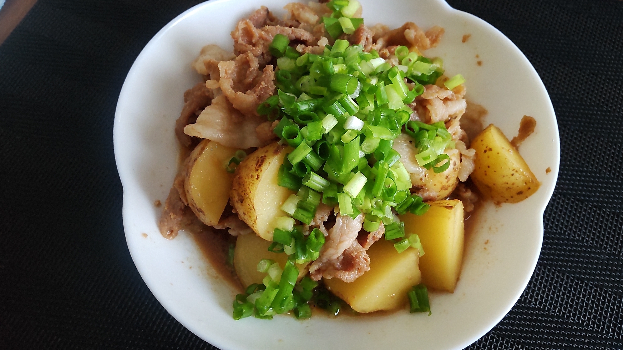 新じゃがと肉炒め