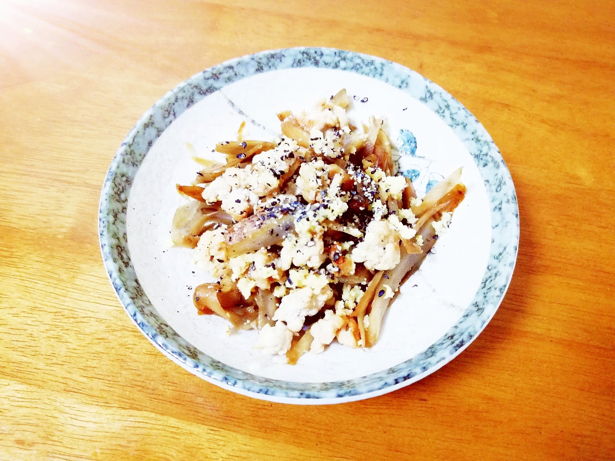 生姜添え♪ごぼうと鶏ひき肉の炒め物