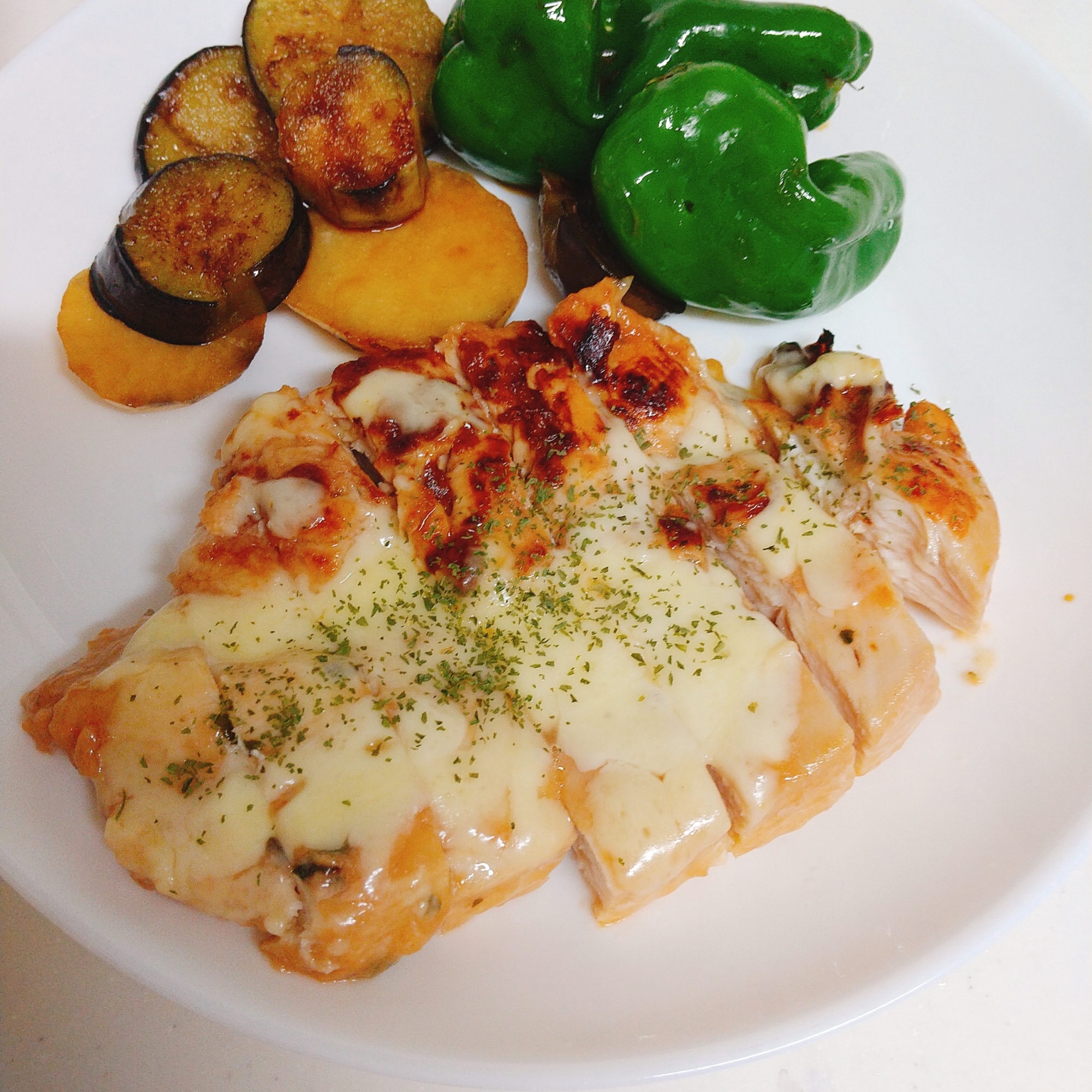 こどもウケ抜群！鶏むね肉のケチャップチーズ焼き