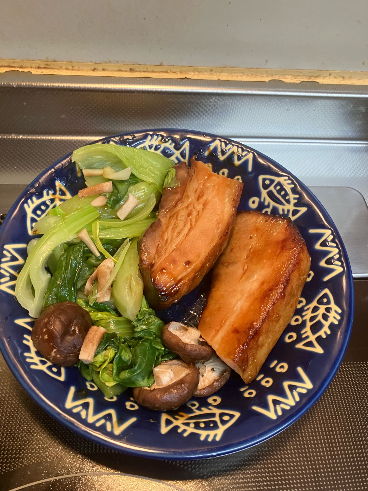 香ばしい♪焼き豚♪チンゲン菜と椎茸添え^_^