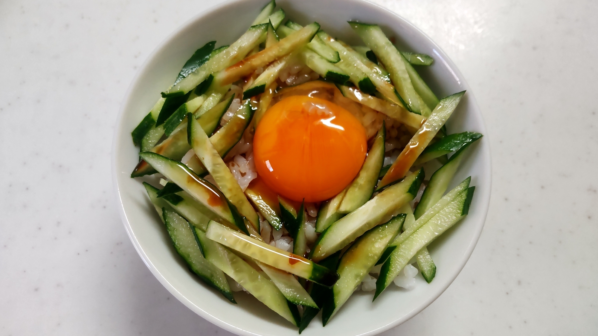 きゅうりの玉子かけご飯（きゅうりと黄身だけ♪