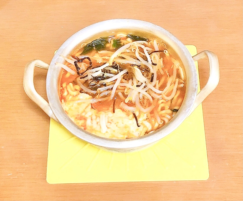 簡単⭐もやしと海藻入り辛ラーメン