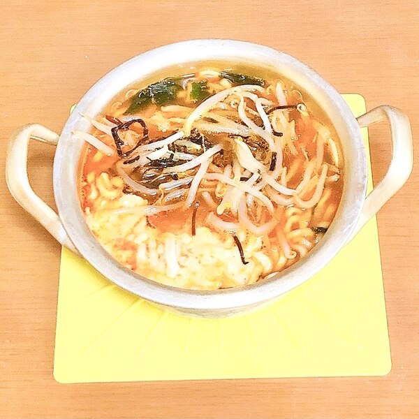 簡単 もやしと海藻入り辛ラーメン レシピ 作り方 By くろみつきなこもち 楽天レシピ 簡単 もやしと海藻入り辛ラーメン レシピ 作り方 By くろみつきなこもち 楽天レシピ