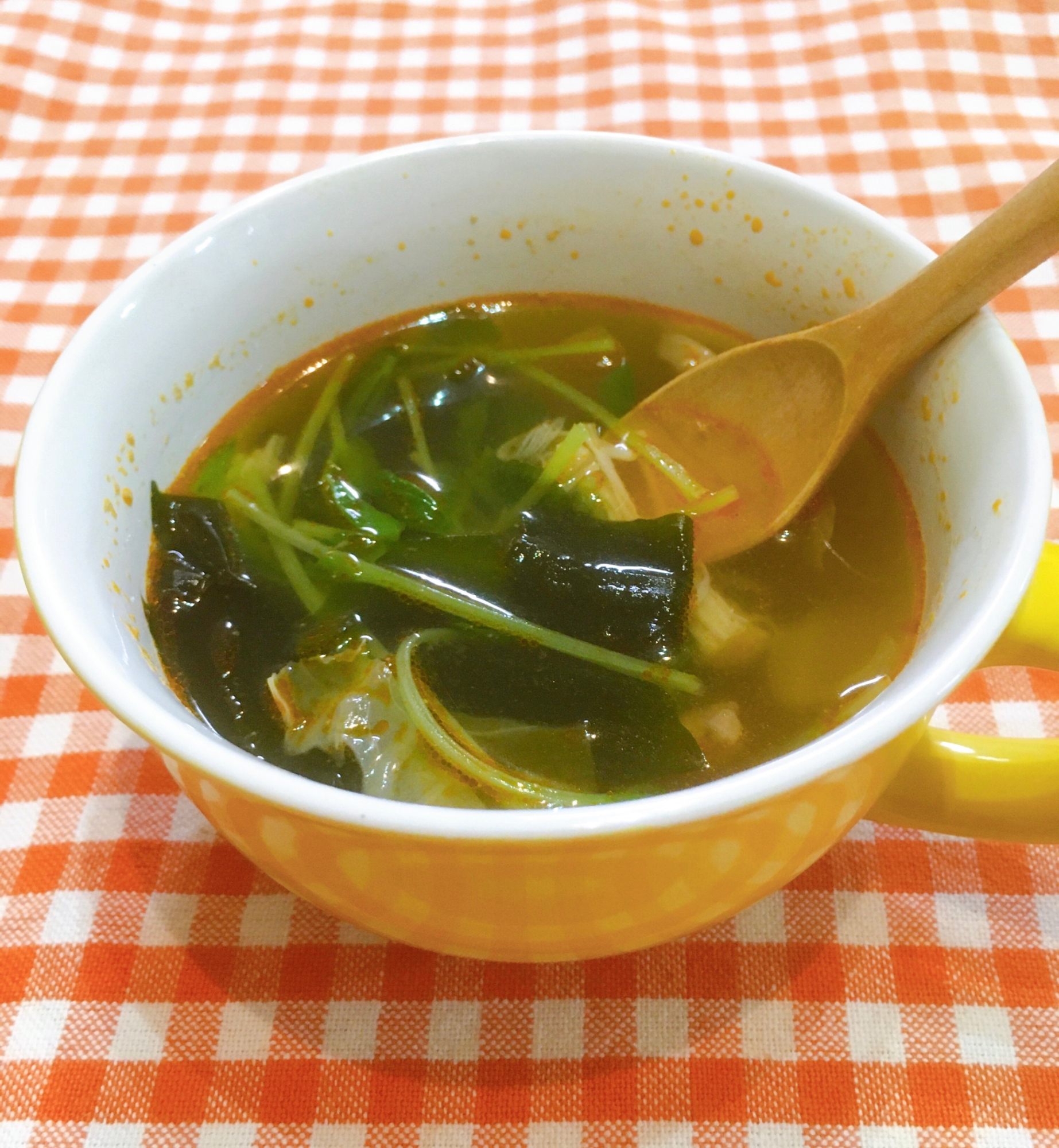 豆苗と豆板醤のピリ辛スープ