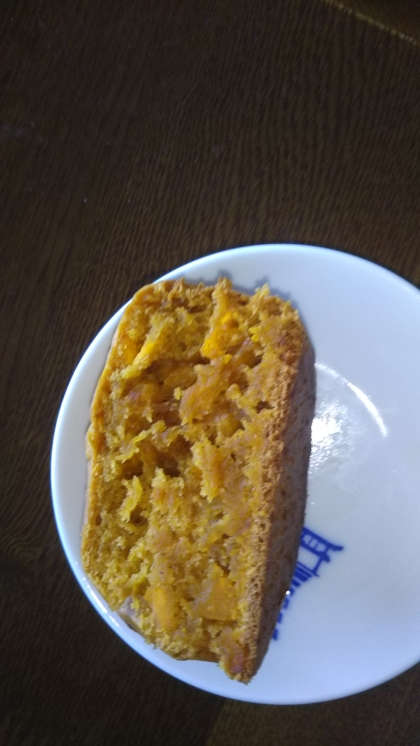 しっとりケーキで、かぼちゃの重さが良い感じに残っていました。とっても美味しい！大事にいただこうと思います。ご馳走様です！