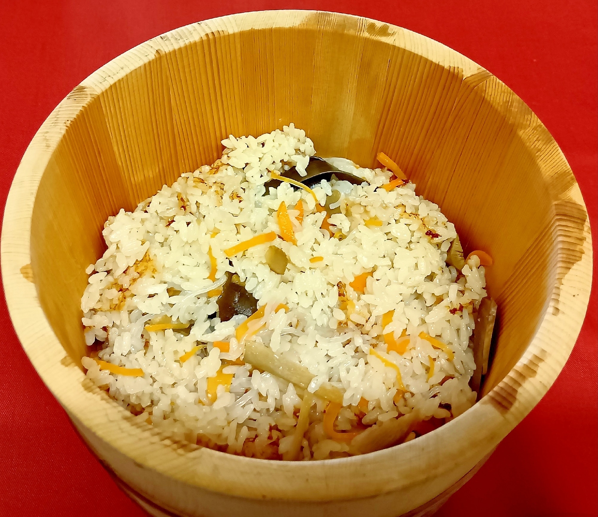 炊き込みご飯 五目炊き込みご飯（旨み根昆布だし） | 久世福商店・サンクゼール 公式