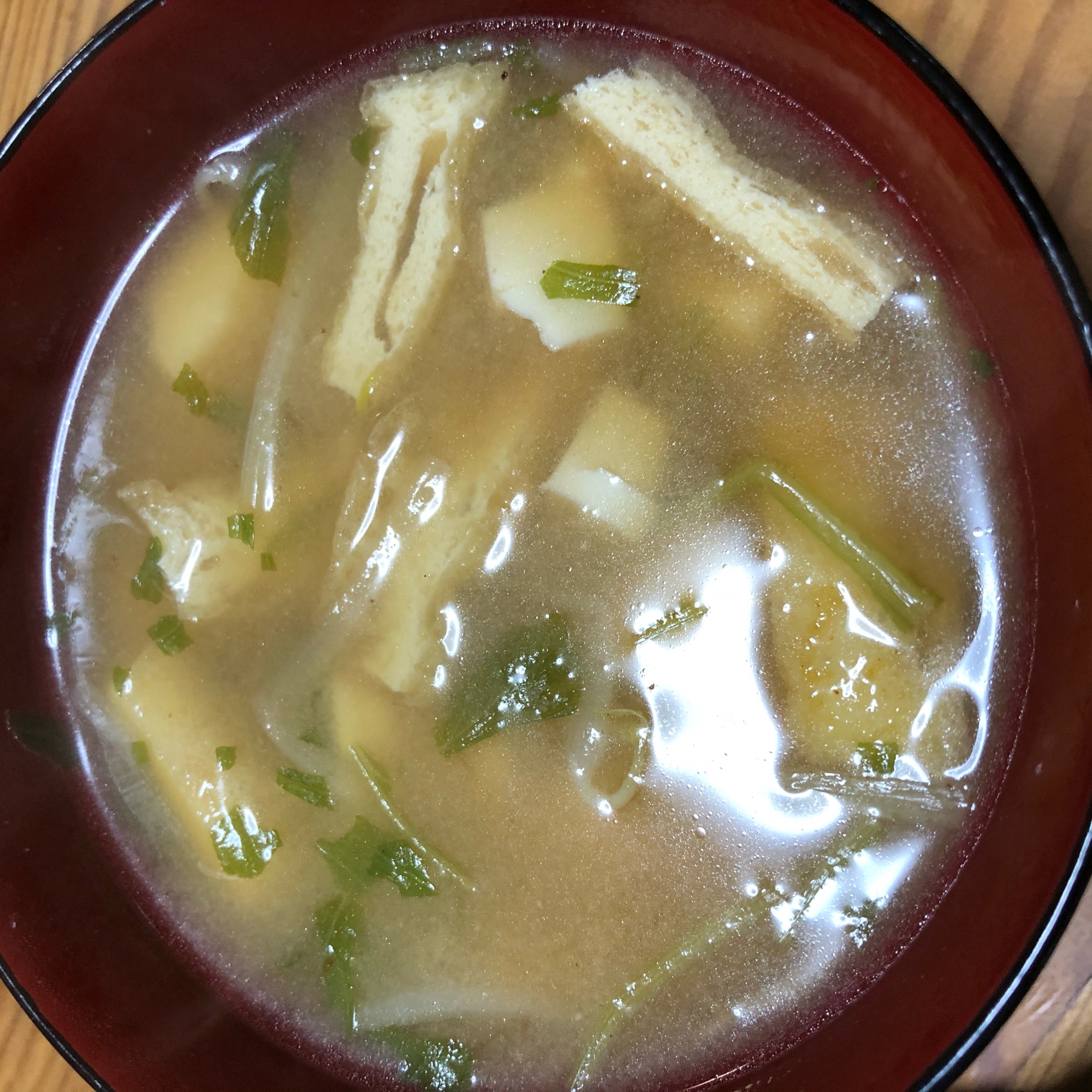 豆腐、油揚げ、水菜の味噌汁