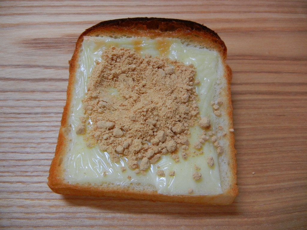 チーズときな粉のハニートースト