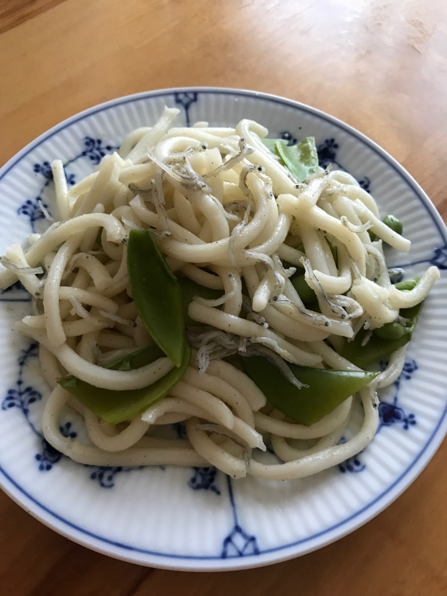 スナップえんどうとちりめんじゃこの焼うどん