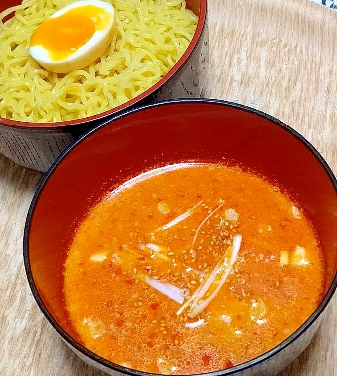 練りごまでコクのある担々つけ麺