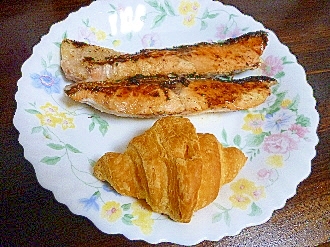 朝食プレート☆クロワッサン＆サーモンバター醤油