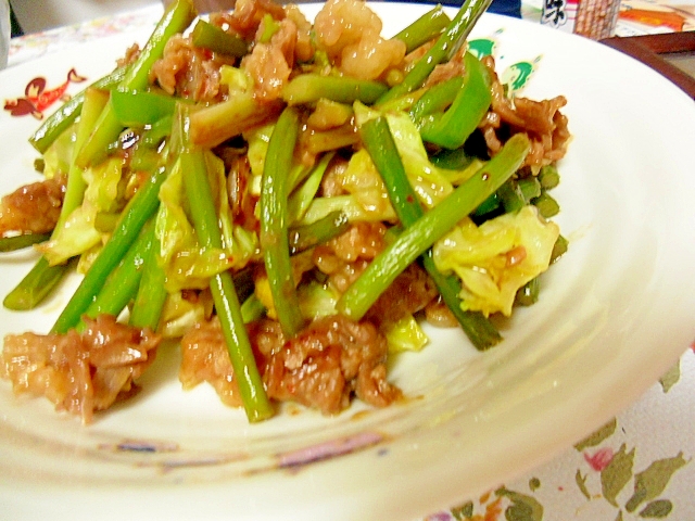 緑の野菜とカルビの炒め物