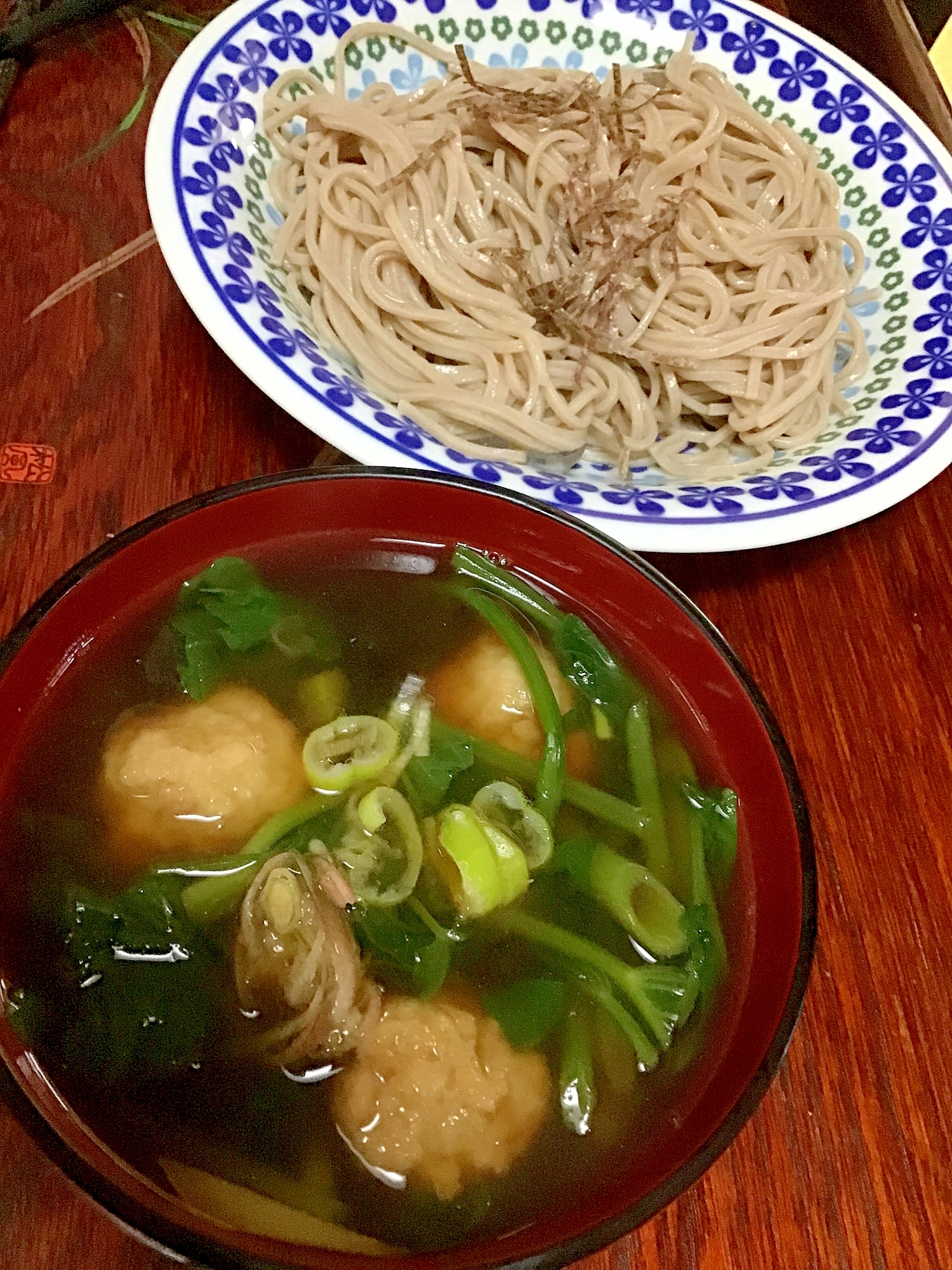 空心菜と鶏つくねのつけ汁蕎麦。
