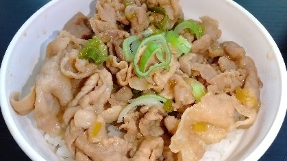 娘の給食が豚丼と聞き、食べたくなり作製♪
本っ当に美味!!!
ごちそうさま<(￣︶￣)>