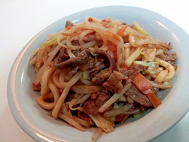 余った焼きそばソースで　牛野菜焼きうどん