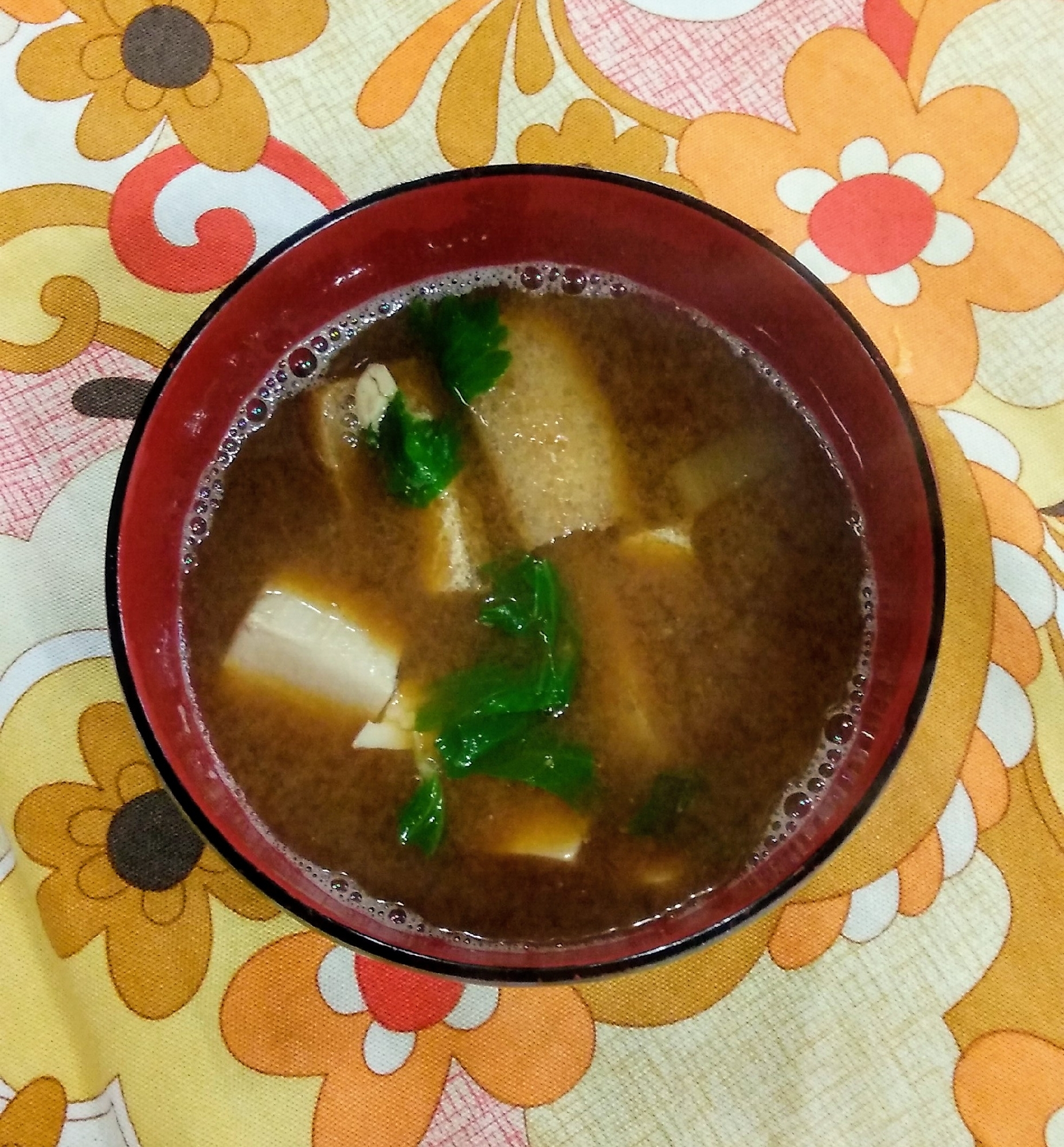 豆腐とセロリの葉の味噌汁