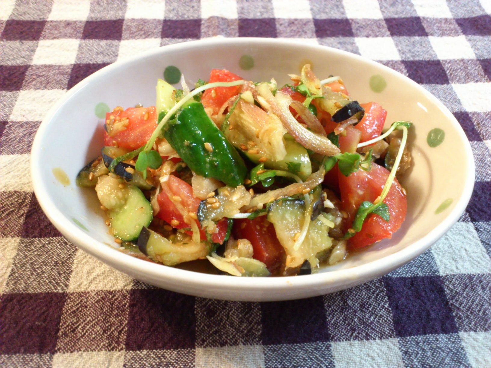 香味野菜たっぷりトマトサラダ