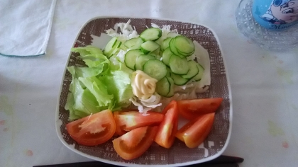 おはようございます
自宅にあるもので作ってみました
朝食時のサラダにしました
もうすぐ台風きちゃうますね
早く立ち去ってくれることを願っていますが(´・ω・`)