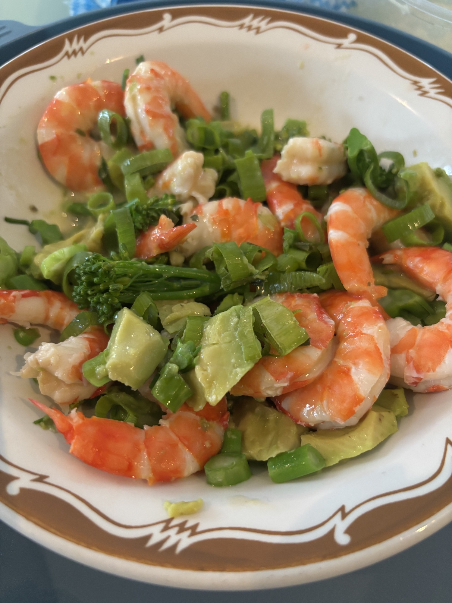 レンジで作る簡単海老とアボカドサラダ