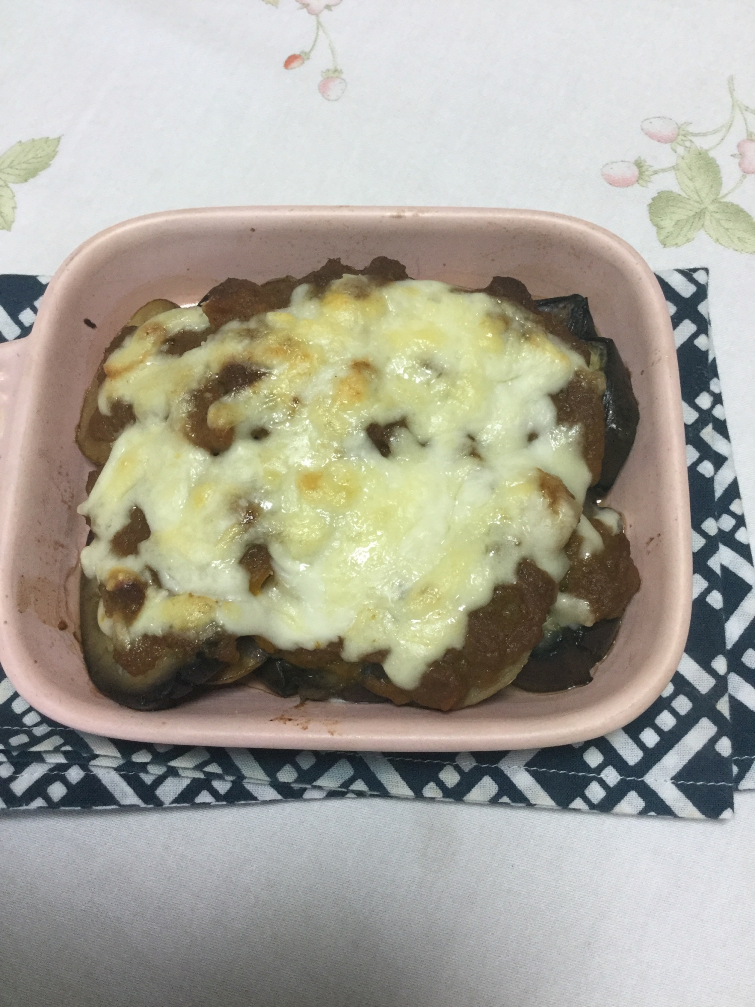 茄子とじゃがいものカレーチーズ焼き