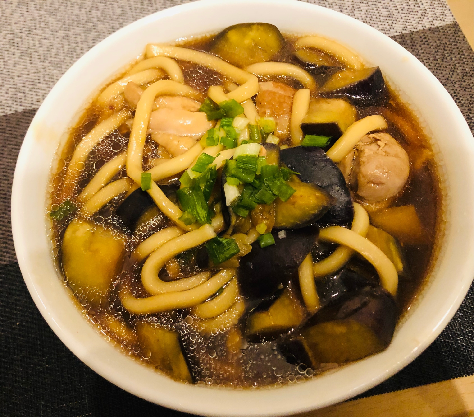 揚げ茄子と鶏肉の甘辛うどん