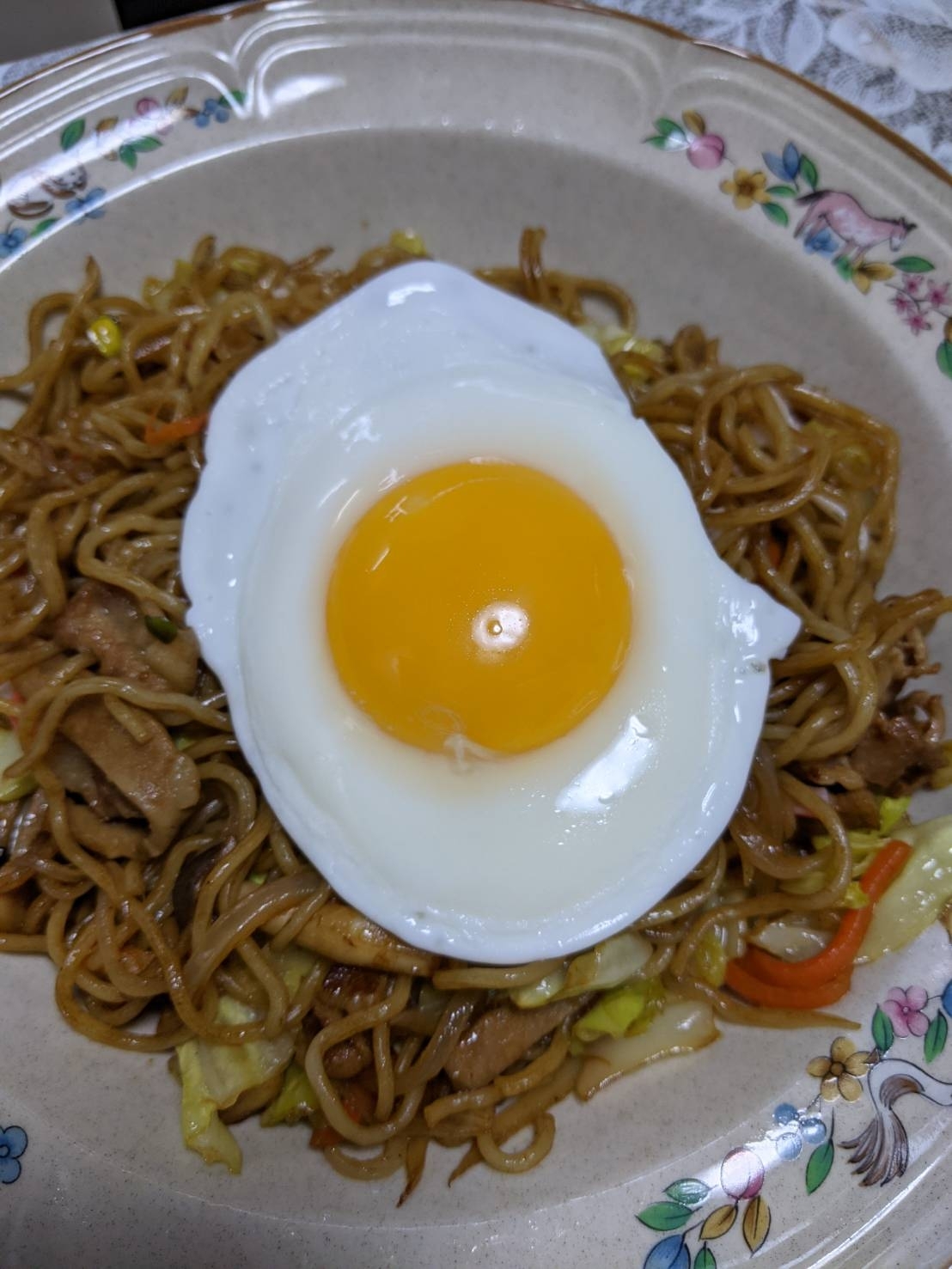 目玉焼き入り焼きそば