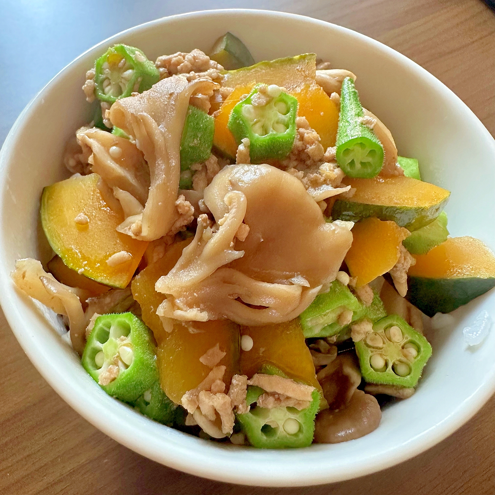 オクラたっぷりそぼろ丼°･:✿.*..｡o