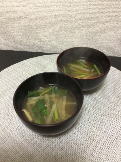 のらぼう菜と椎茸の味噌汁
