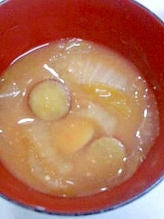 白菜とトマトジュースの味噌汁