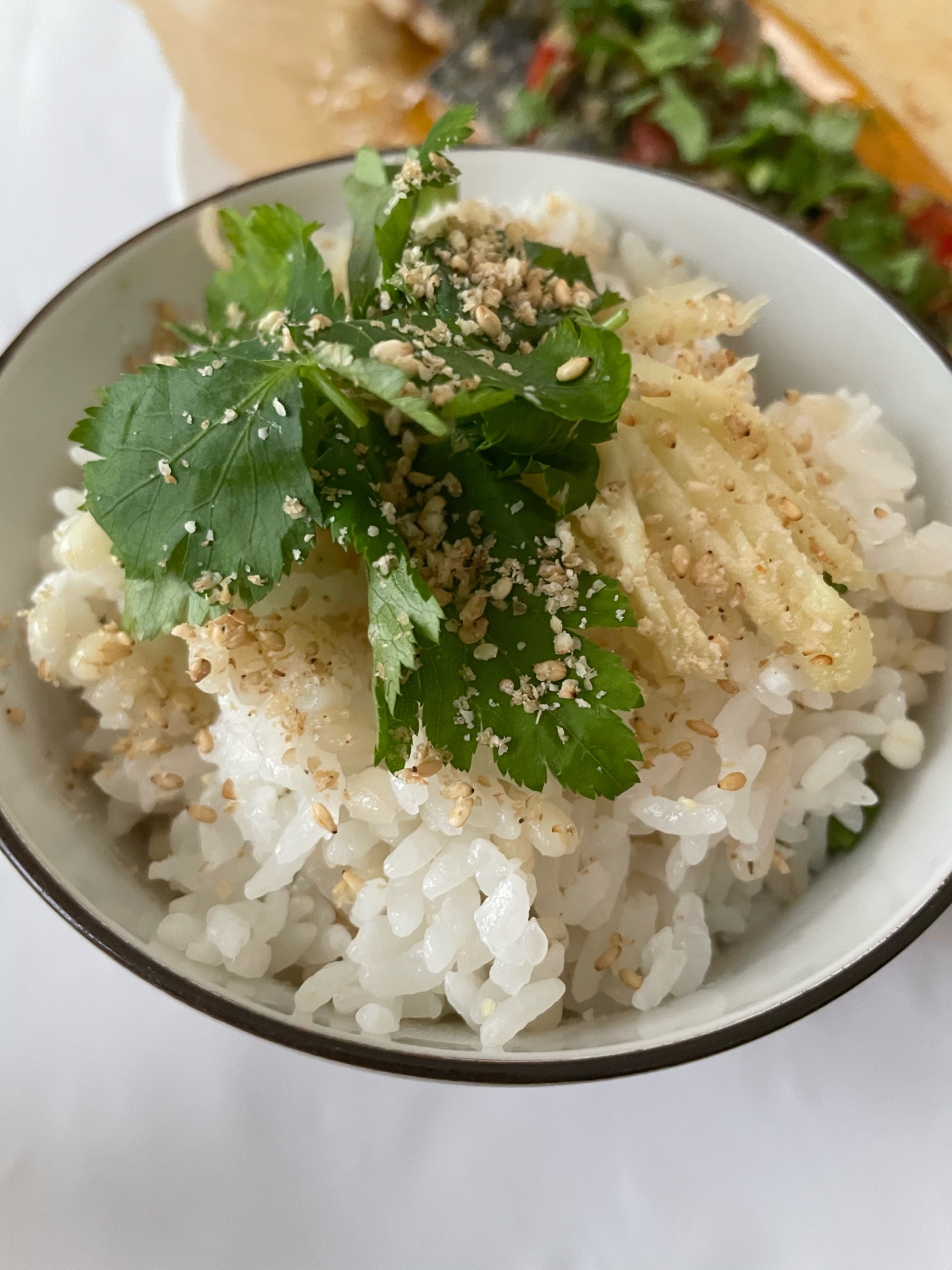 新生姜と白ごま香るもち麦入り塩麹炊き込みご飯♩