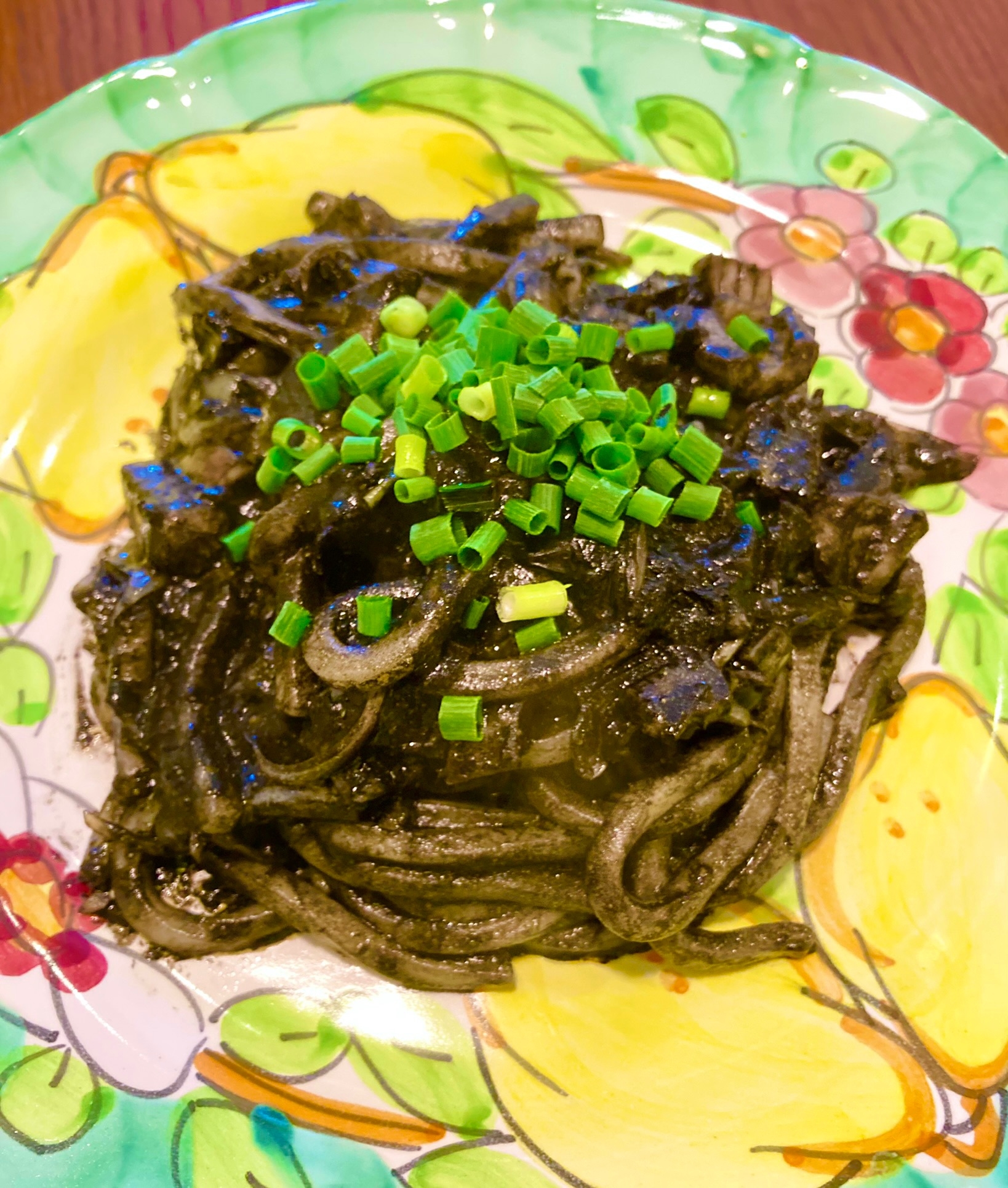 イカ墨とみょうがの焼きうどん