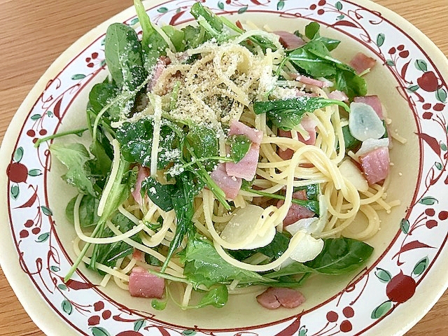 ルッコラのペペロンチーノ風パスタ