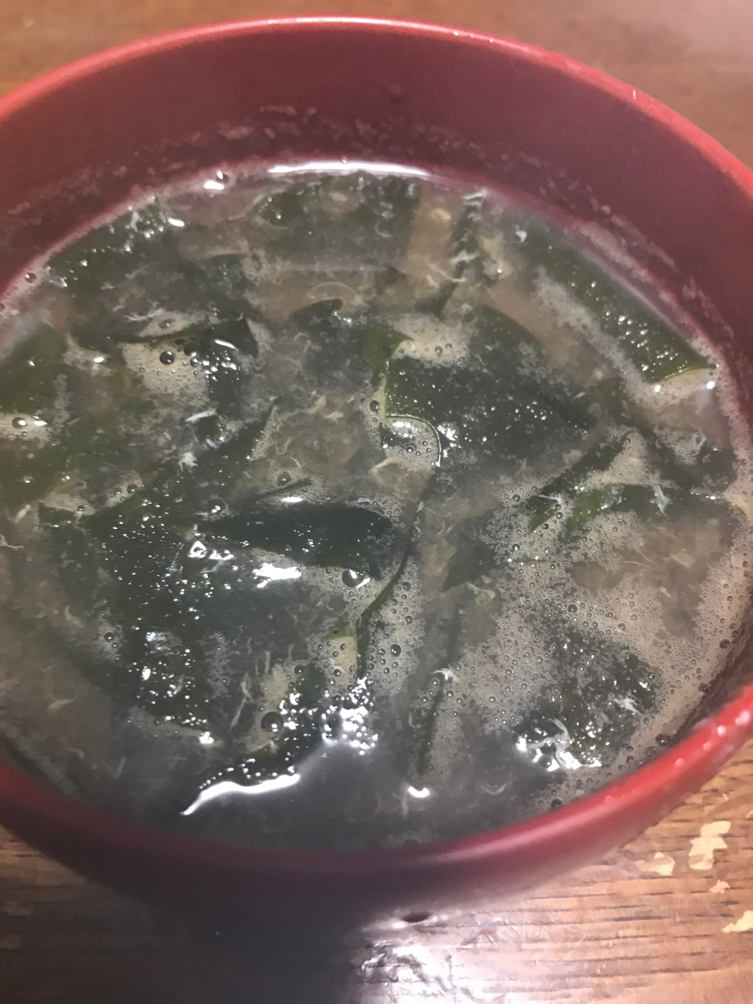 干し椎茸の出汁で、ワカメスープ