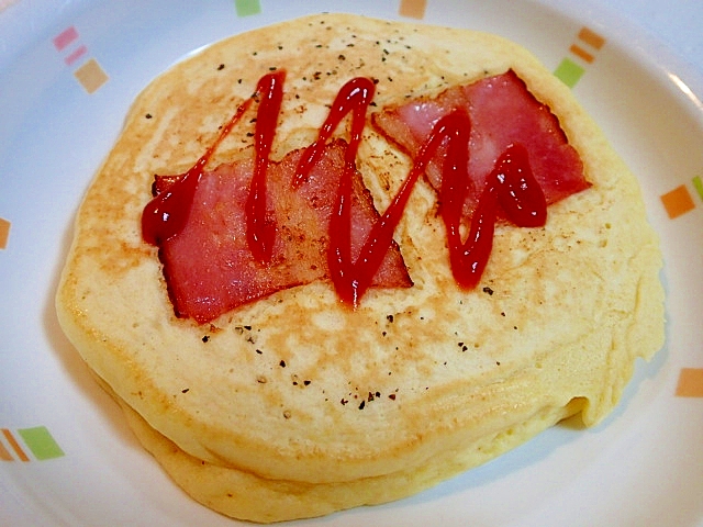 ベーコンと黒胡椒のホットケーキ